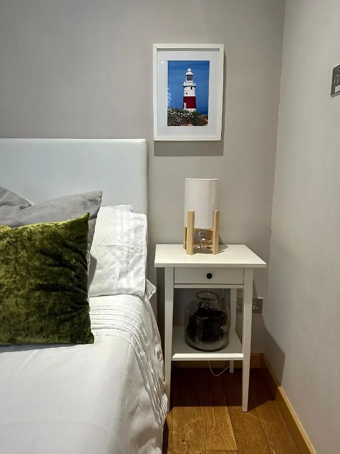 Ocean Village Resort - Parking, Central, Marina Views, Pools, Jacuzzi Gibraltar Apartment